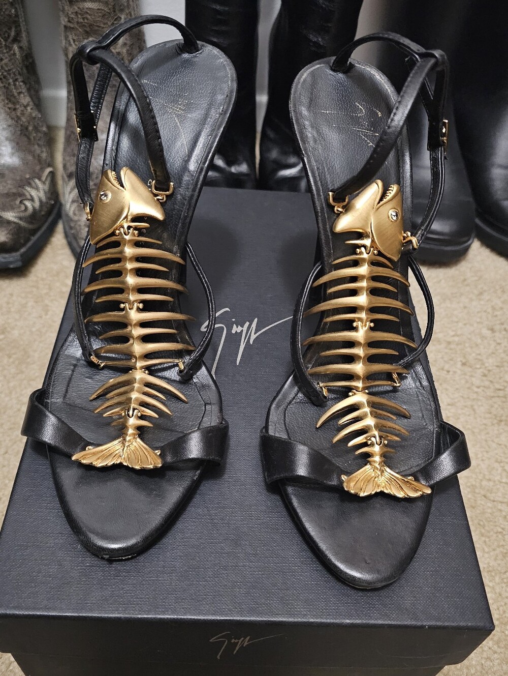 RARE Giuseppi Zanotti Black and Gold Fishbone Sandals - Picture 2 of 16
